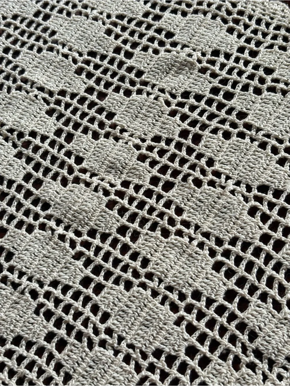VTG handmade crochet lace table runner features a intricate squared pattern